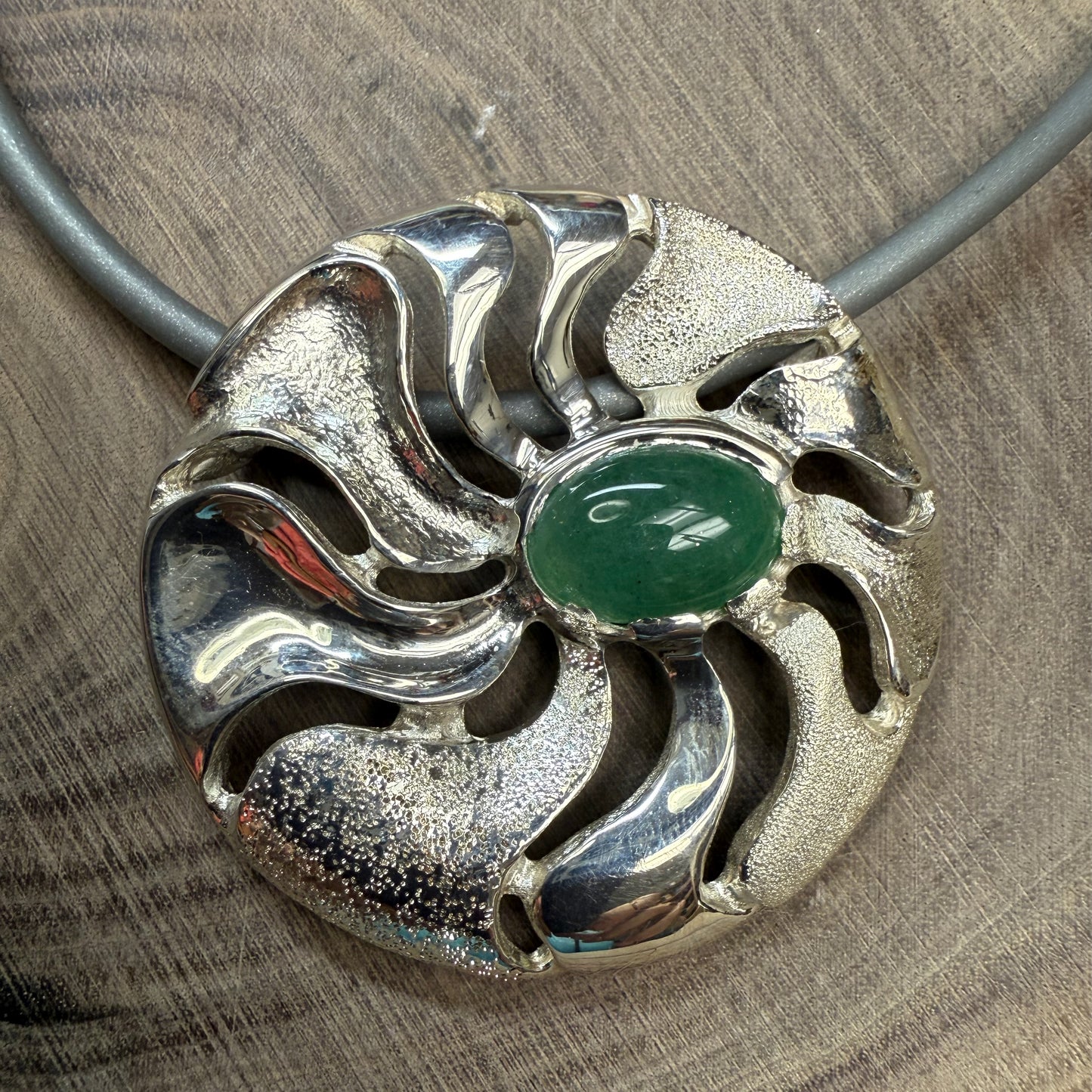 PLANET Sun Pendant Sterling Silver With Nephrite