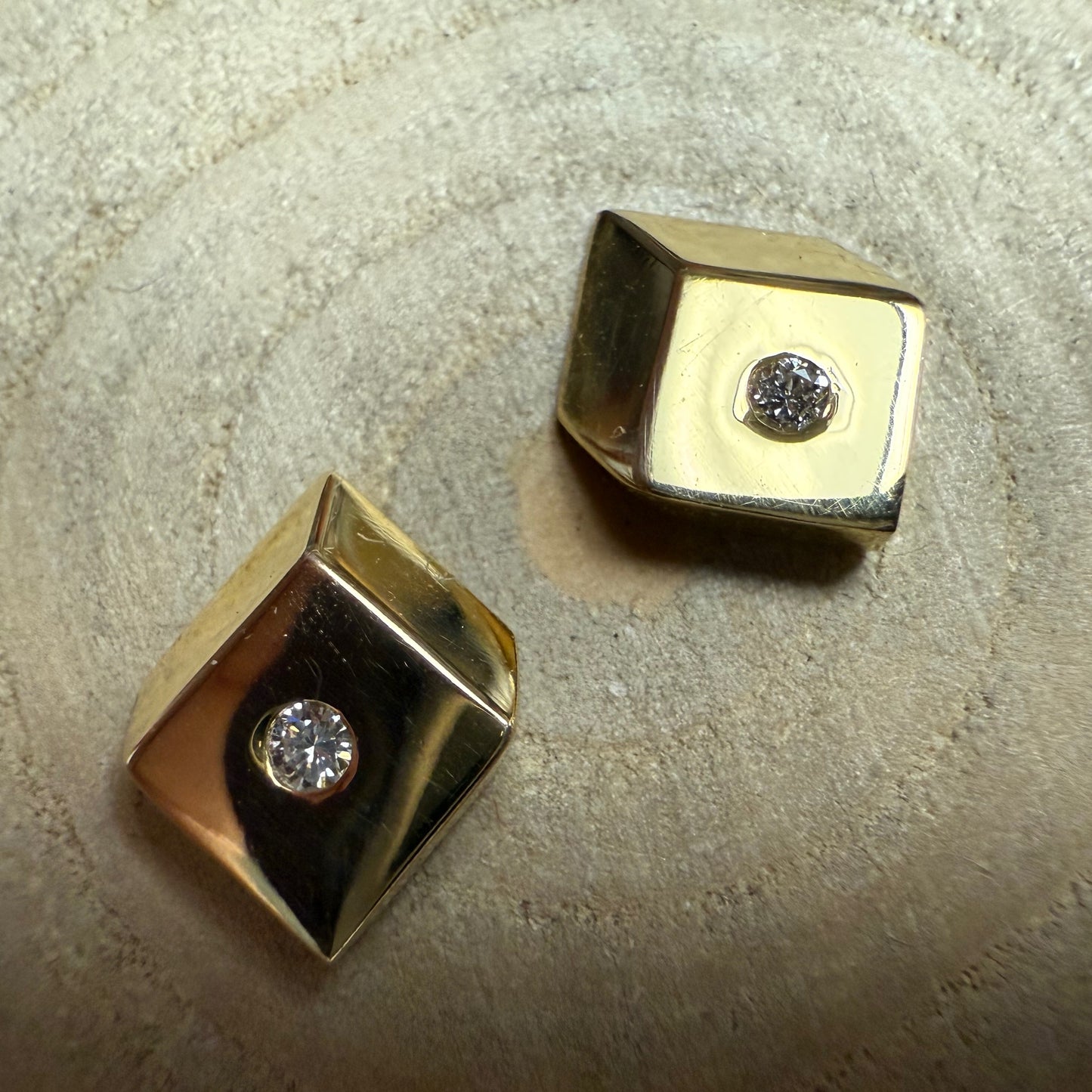 GEOMETRIE 18 K Gold Cube Studs With Diamonds