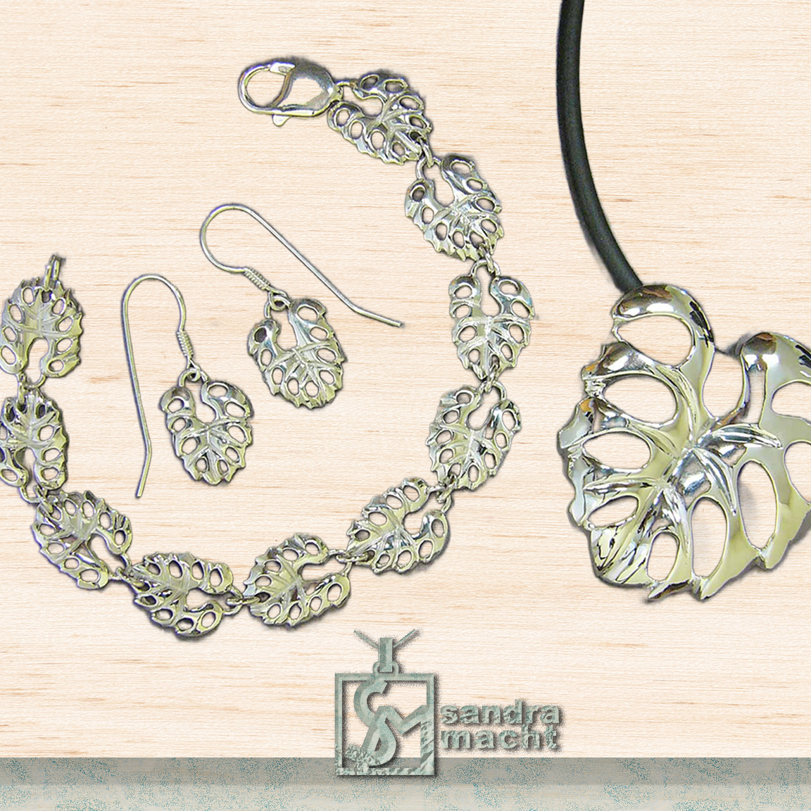 Blaettly Collection Silver necklace, bracelet and earrings