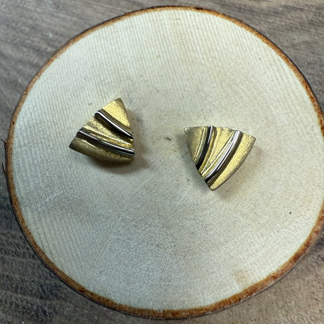 SEGEL 18 K Gold  Studs With Platinum Wire Accents