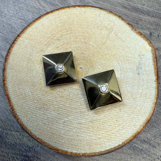 GEOMETRIE  18 K Gold  Pyramid Studs  With Centre Diamonds