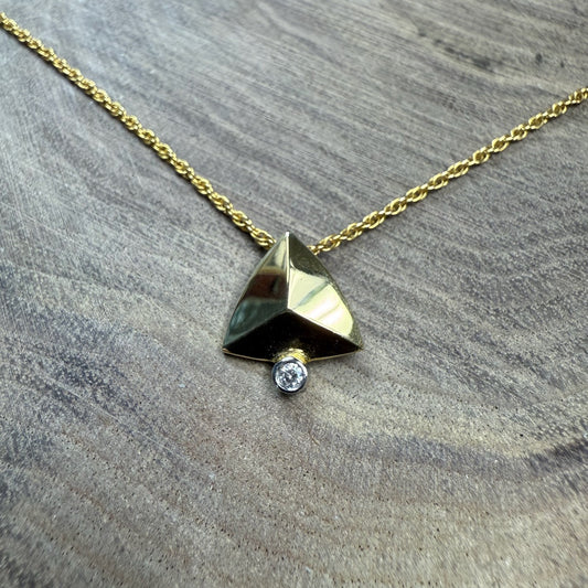 GEOMETRIE Pyramid 18 k Gold Pendant with Diamond on the Bottom
