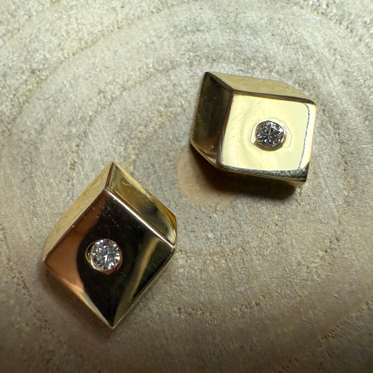 GEOMETRIE 18 K Gold Cube Studs With Diamonds
