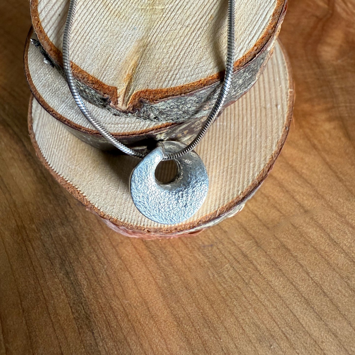 Loch Round Pendant with Snake Chain